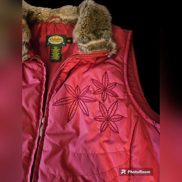 Cabela's NEW maroon Puffer vest L, embroidery, faux fur collar - Picture 7 of 8